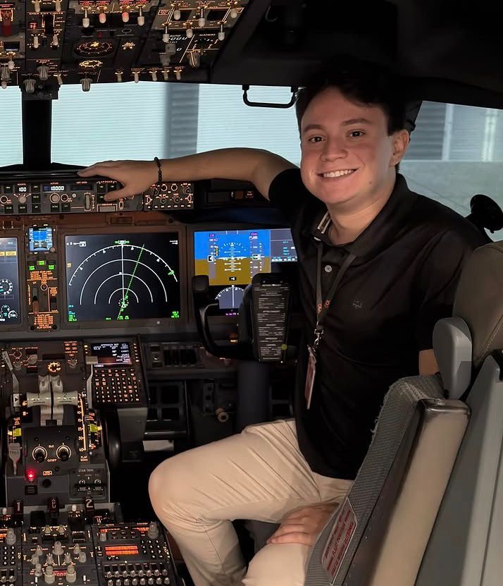 Gabriel Gomes, piloto comercial de avião